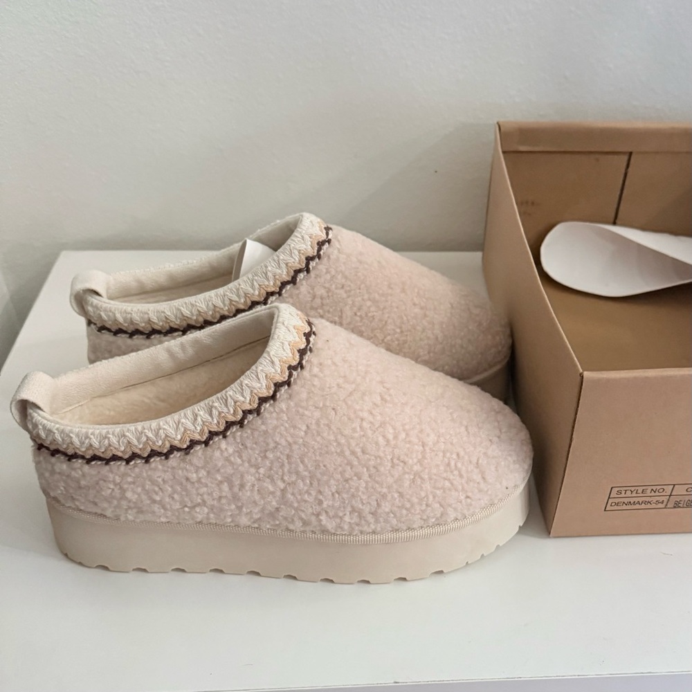 Beige Sherpa faux fur clogs with platform